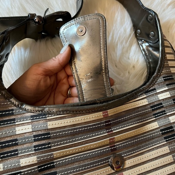 Burberry Olive Green Nova Check PVC and Patent Leather Brooke Hobo - Picture 11 of 13